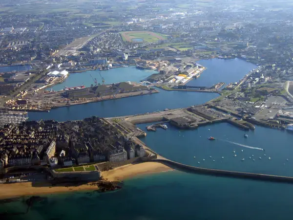 Abri Piscine Prix Installateur abri de piscine Saint-Malo